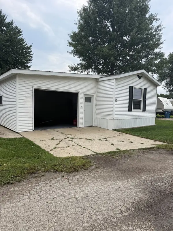 1600 Riverdale RD #104, Rock Falls, IL 61071