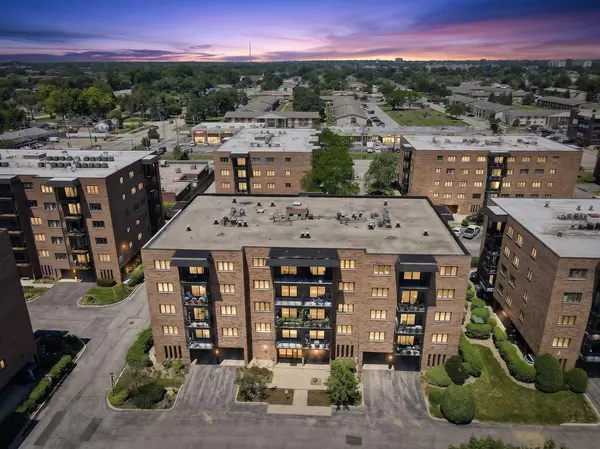 9374 Landings ST #402, Des Plaines, IL 60016