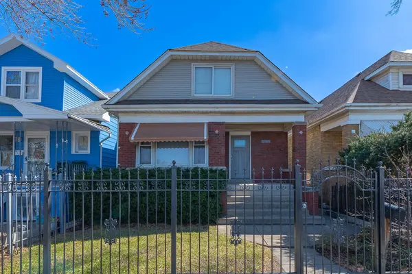 3743 N Kimball ST, Chicago, IL 60618