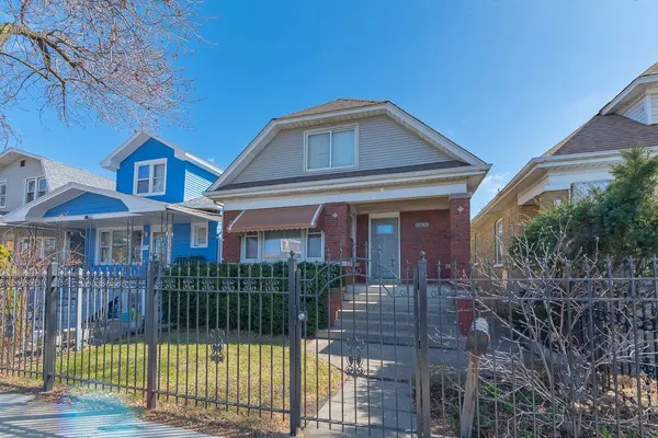 3743 N Kimball ST, Chicago, IL 60618