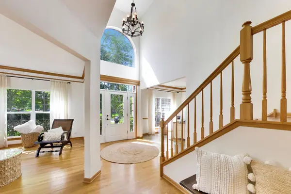 1693 Moorland LN, Crystal Lake, IL 60014