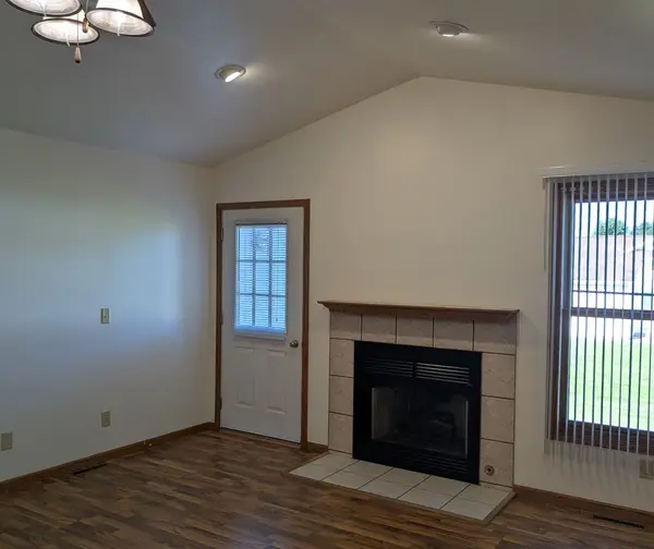 709B BURGESS DR #B, Utica, IL 61373