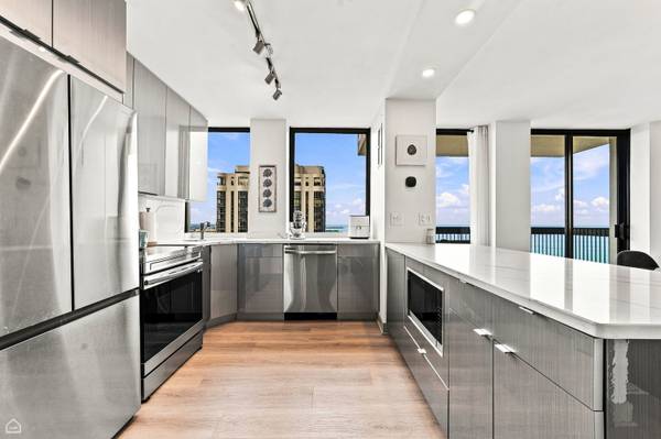 1660 N La Salle DR #3911, Chicago, IL 60614