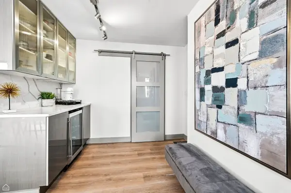 1660 N La Salle DR #3911, Chicago, IL 60614