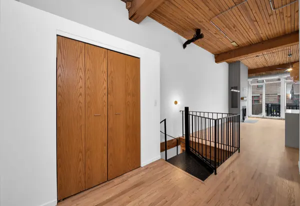2333 W St. Paul AVE #202, Chicago, IL 60647