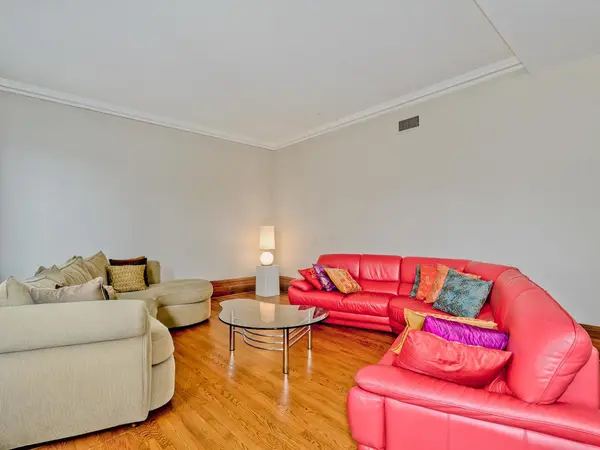 559 W Surf ST #500, Chicago, IL 60657