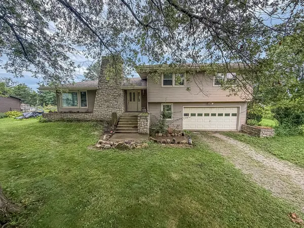 2206 Fogel RD, Mahomet, IL 61853
