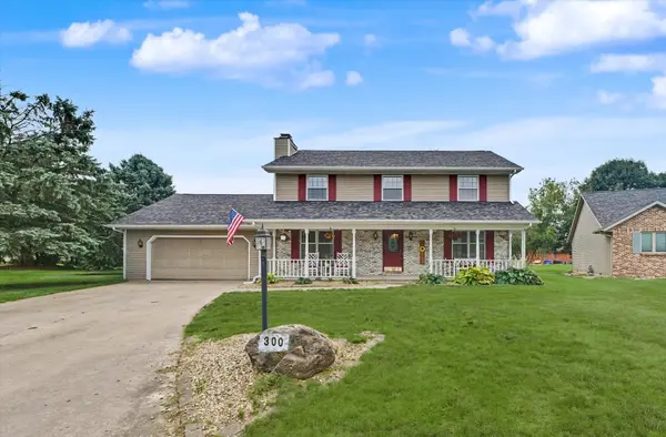 300 Gainesborough CT, Monticello, IL 61856