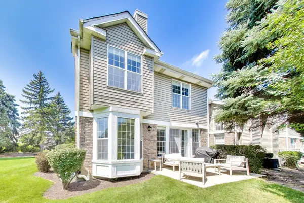 621 CITADEL DR, Westmont, IL 60559