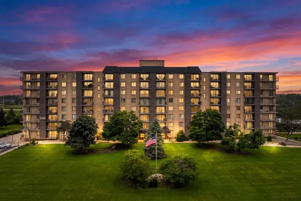5400 Walnut AVE #410, Downers Grove, IL 60515