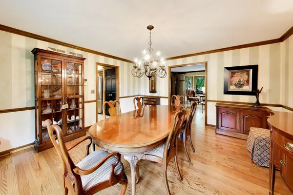933 Spindletree AVE, Naperville, IL 60565