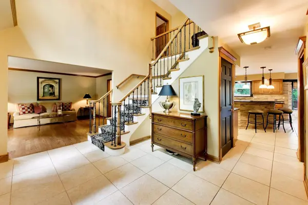 933 Spindletree AVE, Naperville, IL 60565