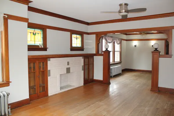 4054 W Oakdale AVE, Chicago, IL 60641
