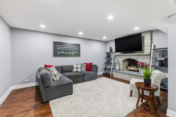 1492 CIRCLE CT, Elk Grove Village, IL 60007
