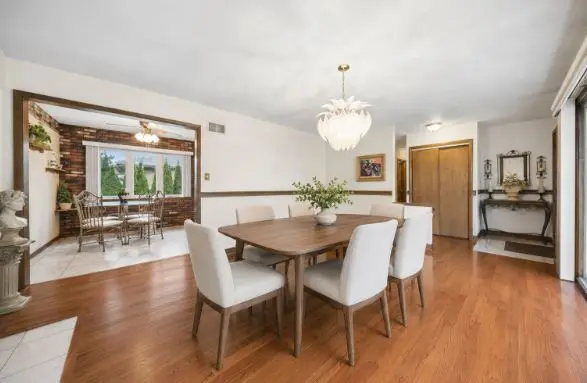 8231 W Berwyn AVE, Chicago, IL 60656