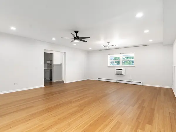 415 S Maple AVE #202, Oak Park, IL 60302