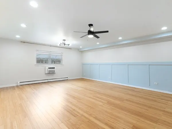 415 S Maple AVE #202, Oak Park, IL 60302