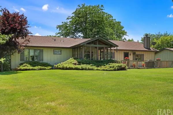 1702 Breezy Lawn RD, Spring Grove, IL 60081