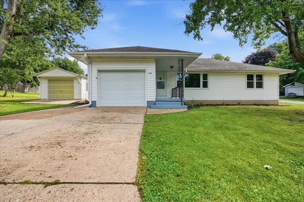 1000 E Jefferson ST, Clinton, IL 61727
