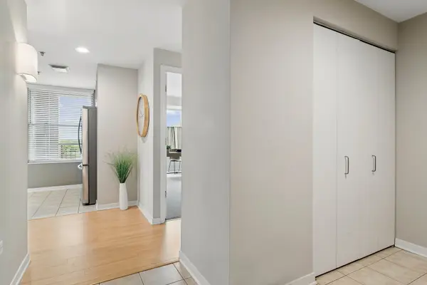 77 S EVERGREEN AVE #401, Arlington Heights, IL 60005