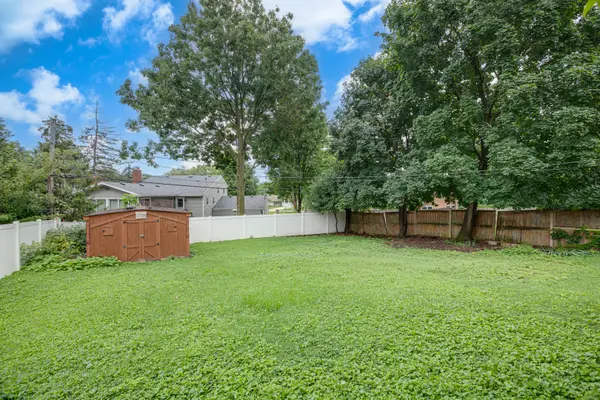 1015 Leslie LN, Villa Park, IL 60181