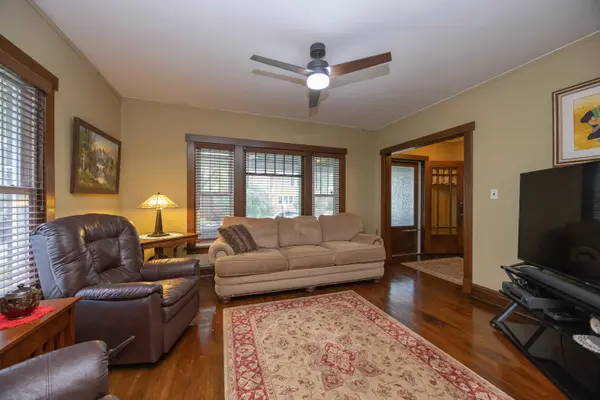 811 Farragut PL, Joliet, IL 60435