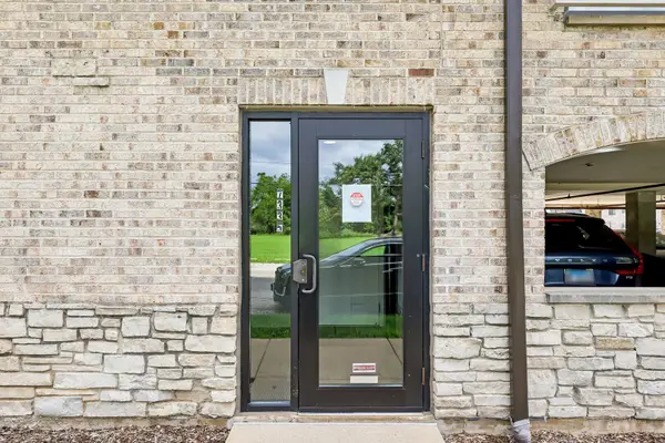 7335 OAKWOOD AVE #2F, Lyons, IL 60534