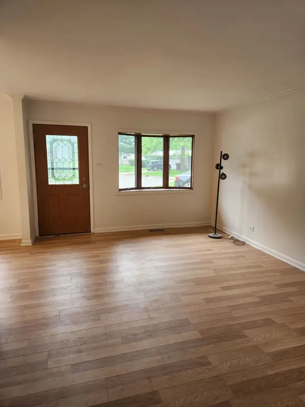 8 Wayne CT, Park Forest, IL 60466