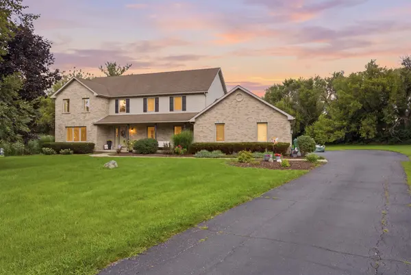 8N055 Secretariat CT, St. Charles, IL 60175