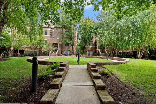 1351 W Altgeld ST #3B, Chicago, IL 60614