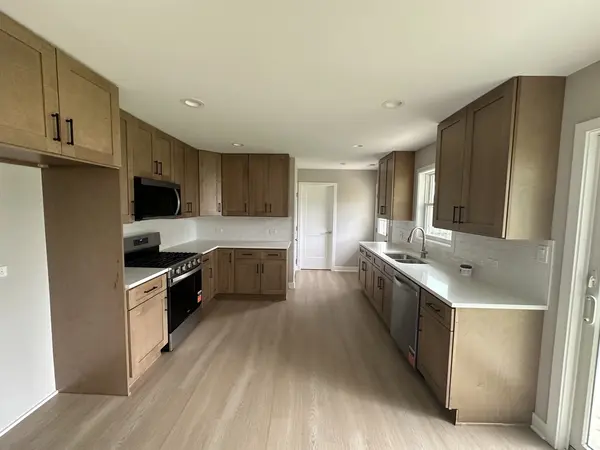 38 Evergreen ST, Elk Grove Village, IL 60007