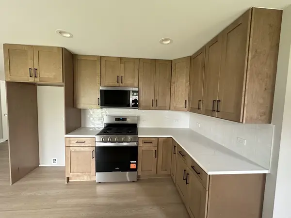 38 Evergreen ST, Elk Grove Village, IL 60007