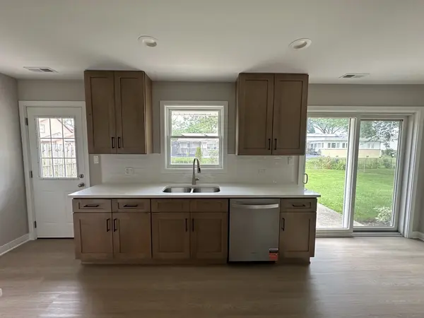 38 Evergreen ST, Elk Grove Village, IL 60007