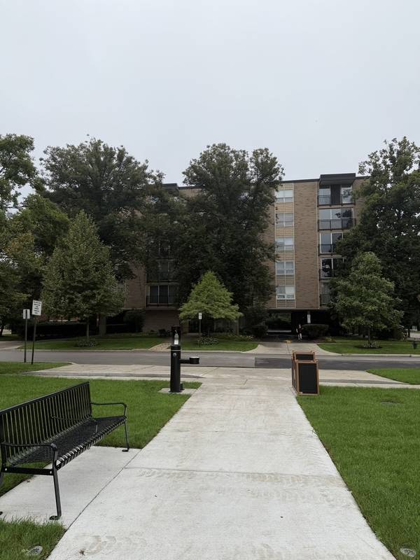 424 Park AVE #402, River Forest, IL 60305