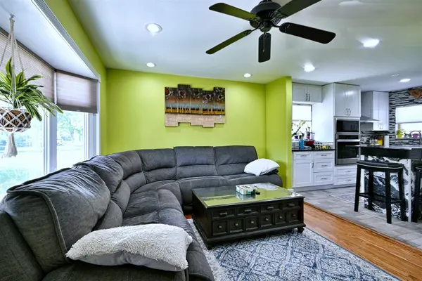 214 N William ST, Mount Prospect, IL 60056