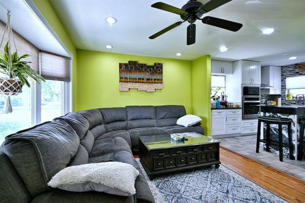 214 N William ST, Mount Prospect, IL 60056