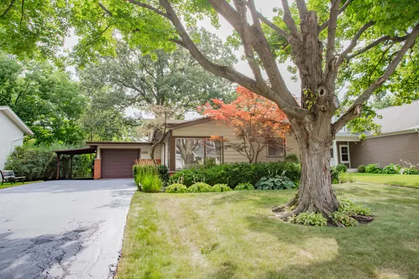 1133 KENTON RD, Deerfield, IL 60015