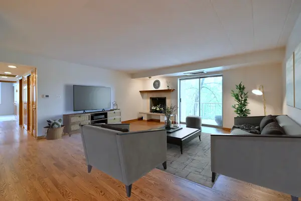 110 W Butterfield RD #302S, Elmhurst, IL 60126
