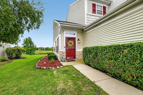 534 Pinebrook DR, Bolingbrook, IL 60490