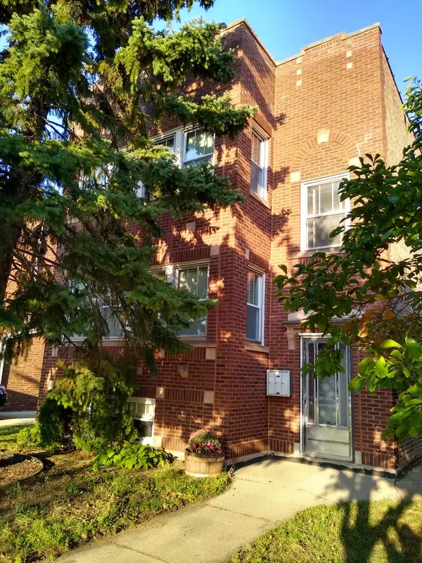 3643 Clinton AVE, Berwyn, IL 60402