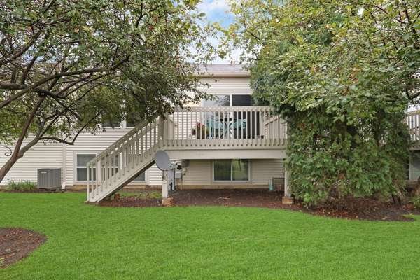 2835 Waterfront AVE, Algonquin, IL 60102