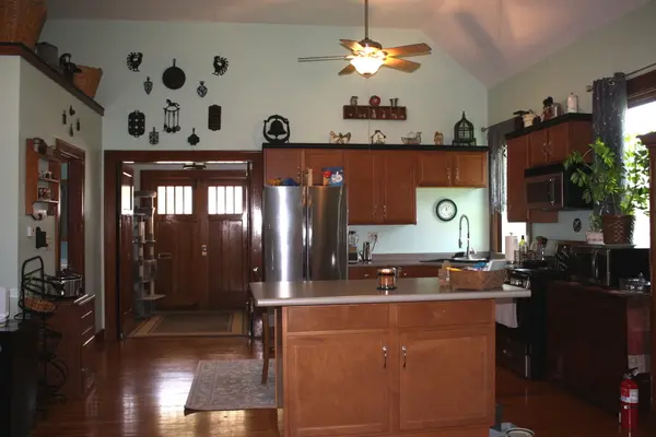 221 W Morgan ST, Dixon, IL 61021