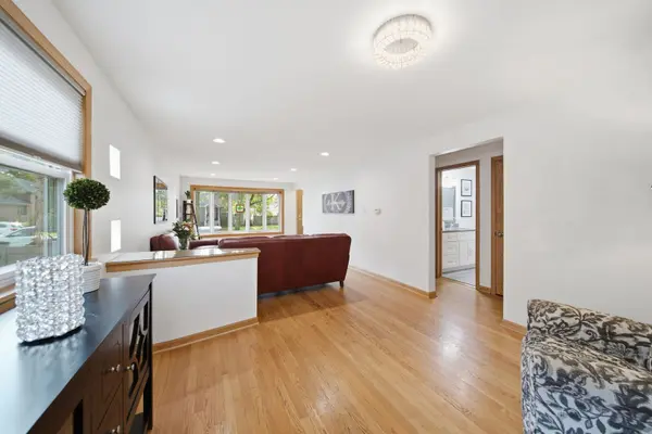 11001 S Albany AVE, Chicago, IL 60655
