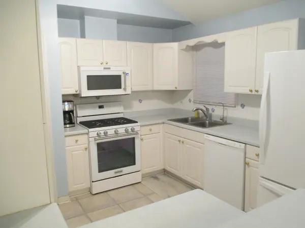 23W554 Burdette AVE, Carol Stream, IL 60188