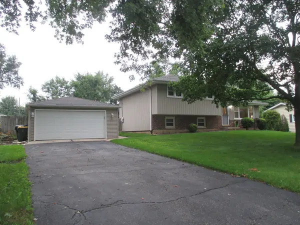 23W554 Burdette AVE, Carol Stream, IL 60188
