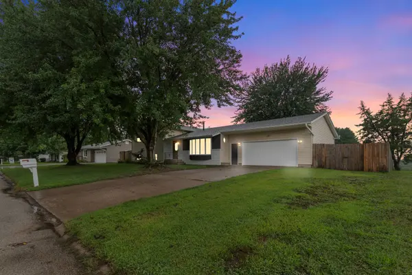 225 Melodie LN, Colona, IL 61241