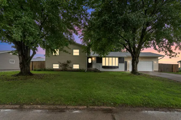 225 Melodie LN, Colona, IL 61241