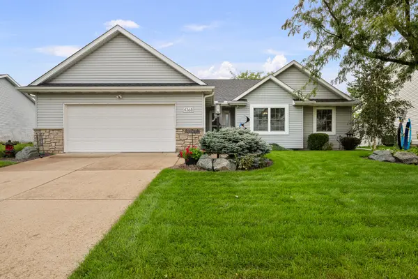 4368 Sapphire LN, Bettendorf, IA 52722
