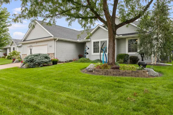 4368 Sapphire LN, Bettendorf, IA 52722