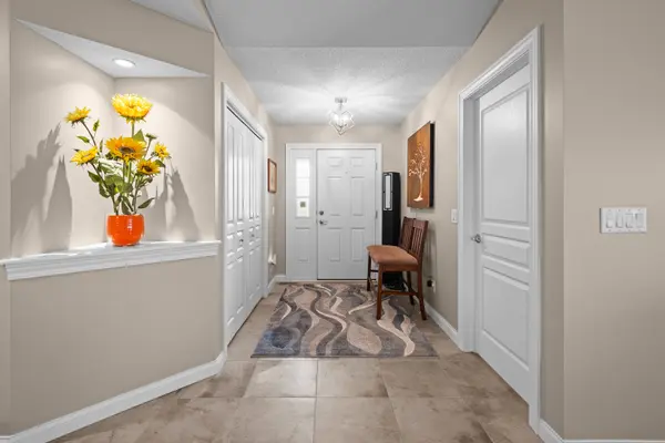 4368 Sapphire LN, Bettendorf, IA 52722
